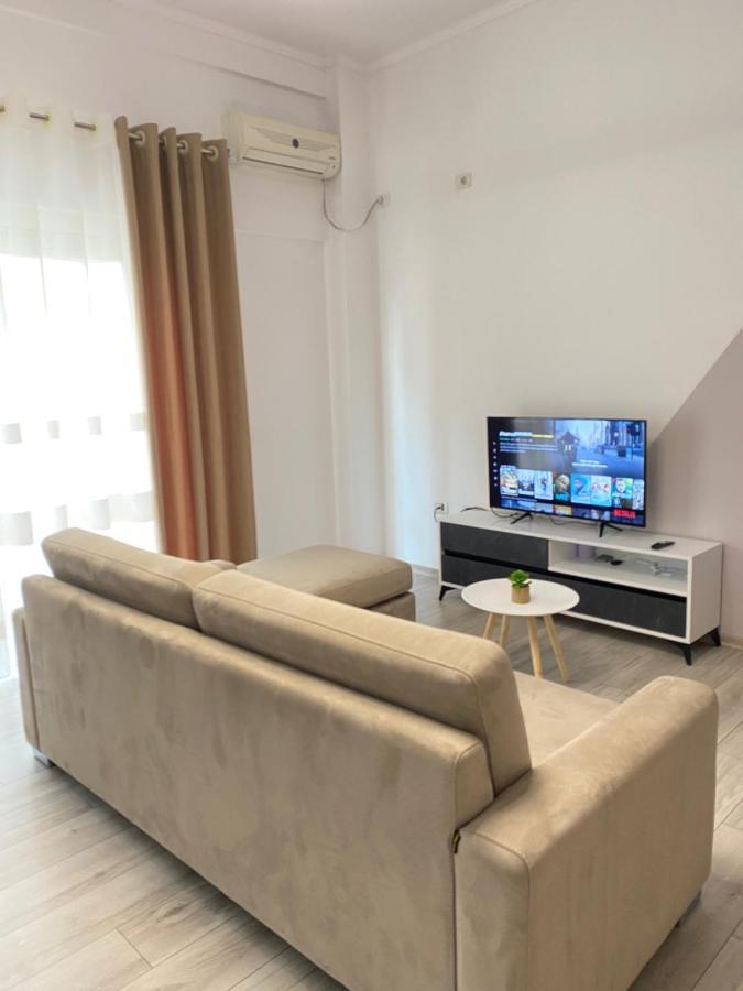 Newly Renovated One Bedroom Apartment In Тирана Екстер'єр фото