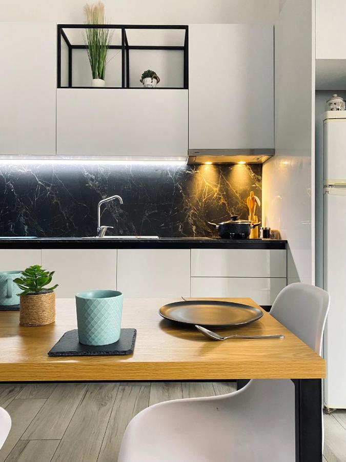 Newly Renovated One Bedroom Apartment In Тирана Екстер'єр фото