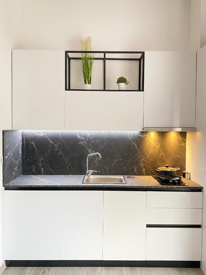 Newly Renovated One Bedroom Apartment In Тирана Екстер'єр фото