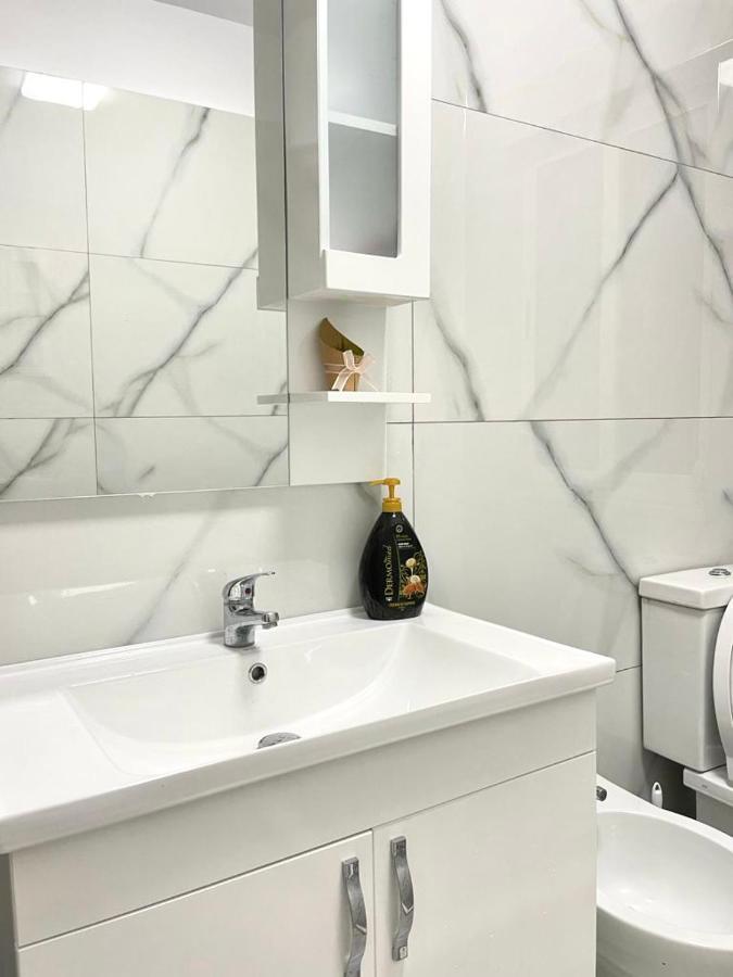 Newly Renovated One Bedroom Apartment In Тирана Екстер'єр фото