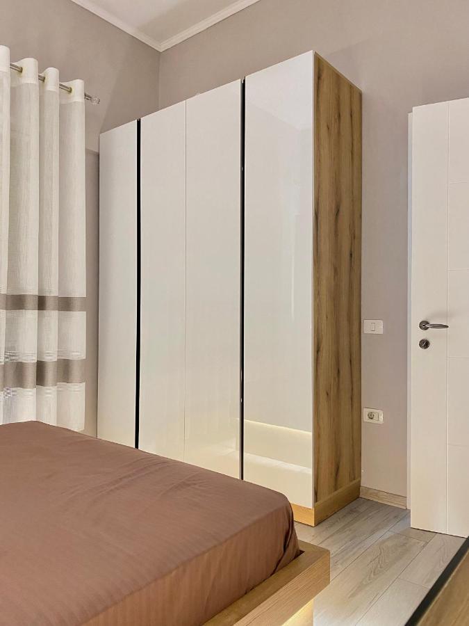 Newly Renovated One Bedroom Apartment In Тирана Екстер'єр фото