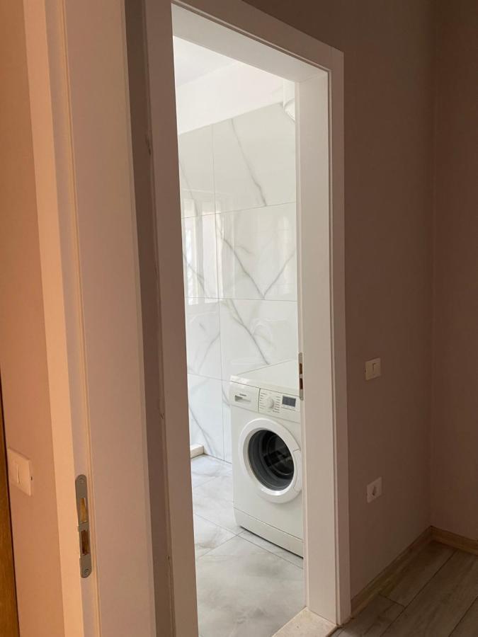 Newly Renovated One Bedroom Apartment In Тирана Екстер'єр фото